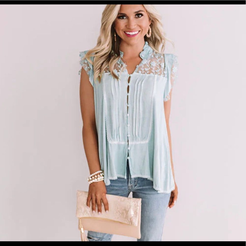 NWOT{POL} sage Lace & embroidered top